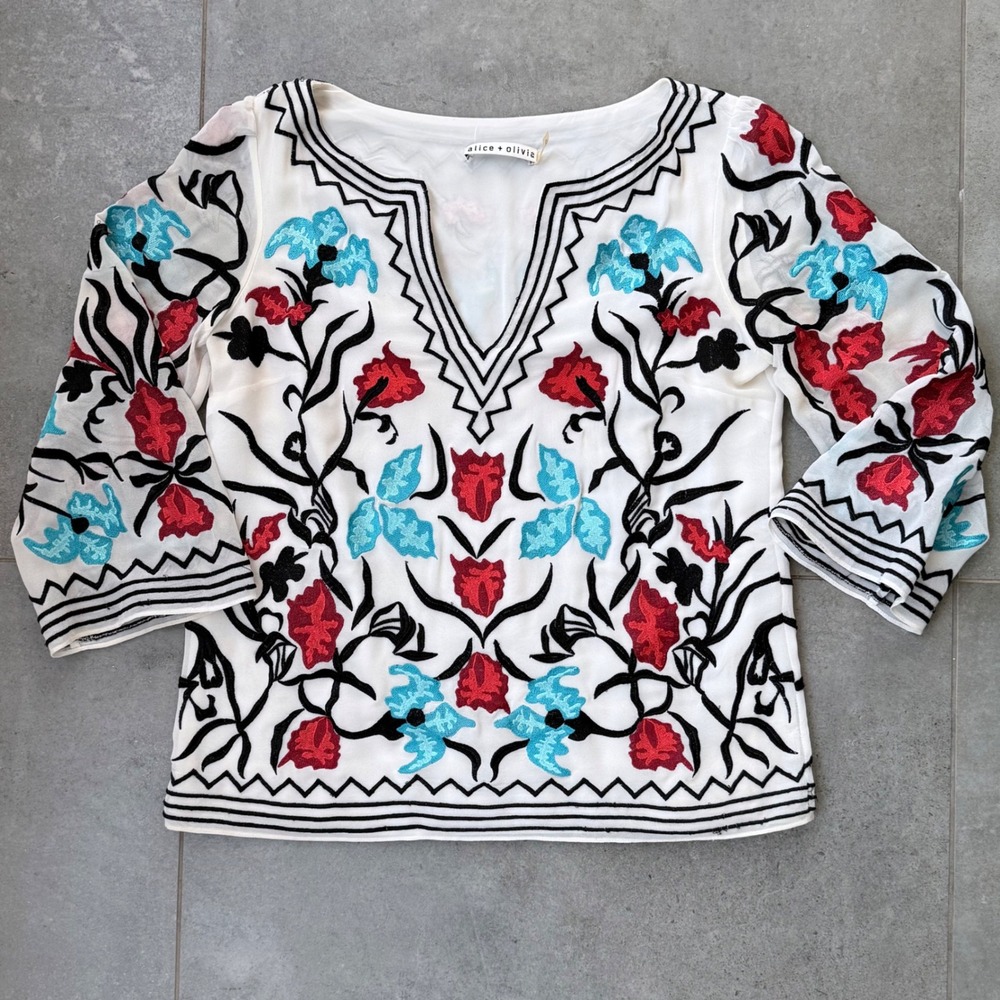 Alice + Olivia Embroidered Tunic S White Floral V-Neck Easy Care Fabric